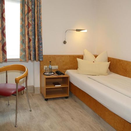 Hotel Zum Weissen Roessel Валдорф Екстериор снимка