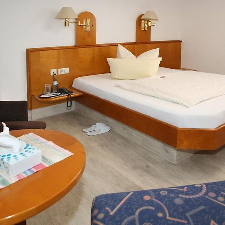 Hotel Zum Weissen Roessel Валдорф Екстериор снимка