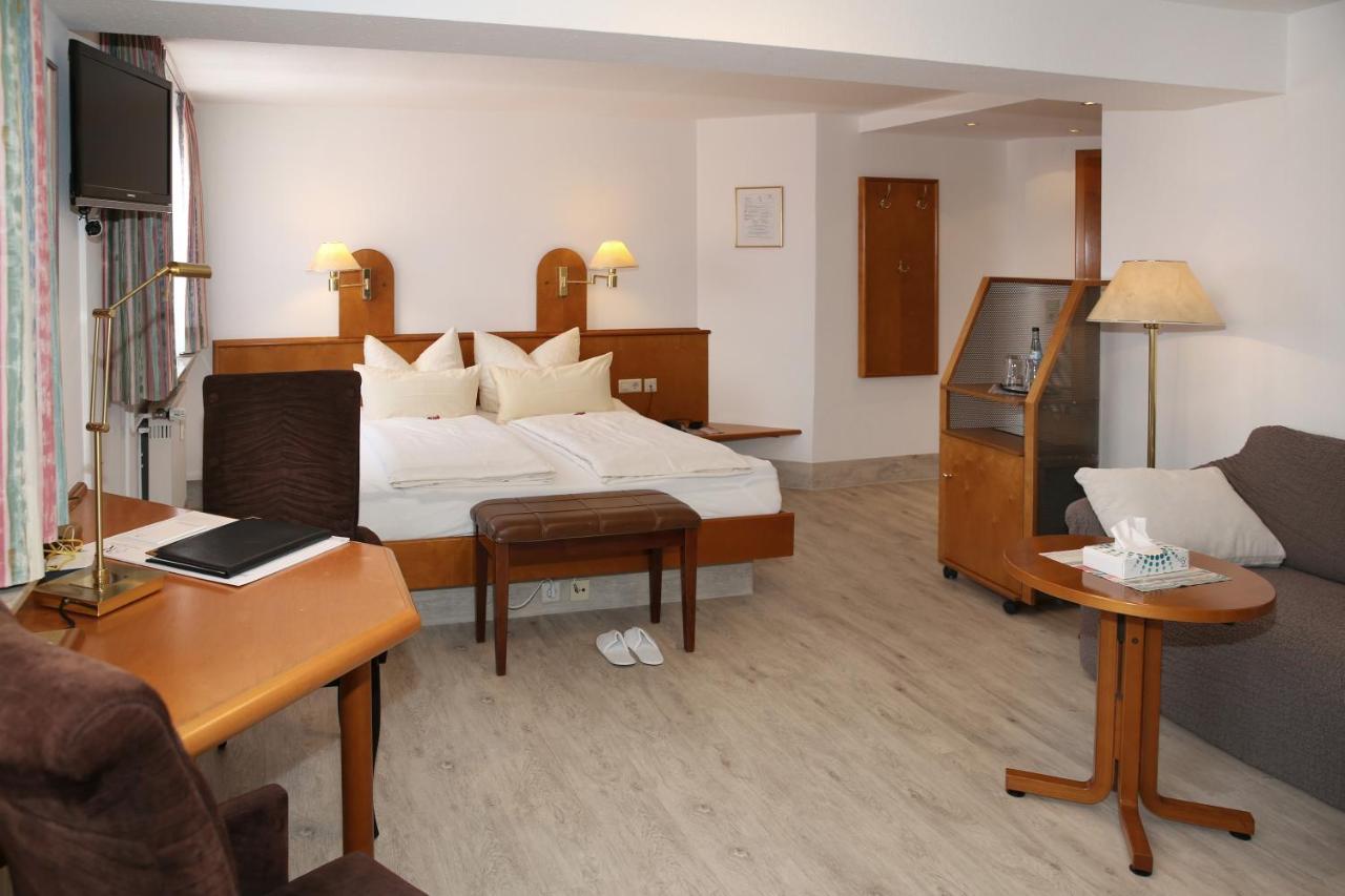Hotel Zum Weissen Roessel Валдорф Екстериор снимка