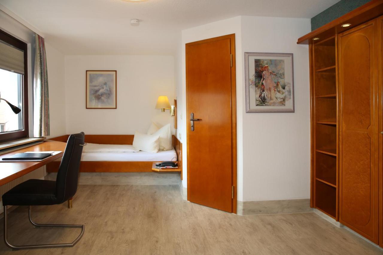 Hotel Zum Weissen Roessel Валдорф Екстериор снимка