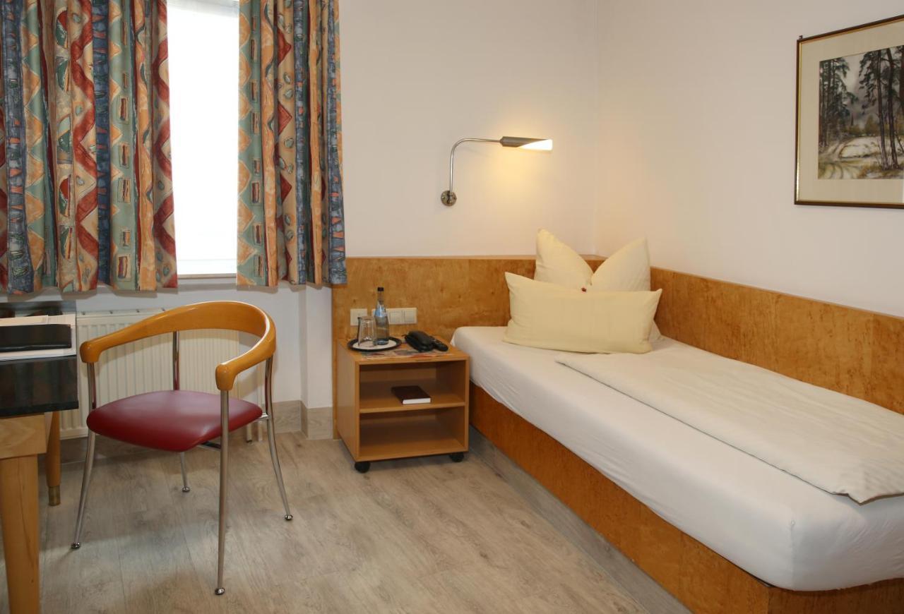 Hotel Zum Weissen Roessel Валдорф Екстериор снимка