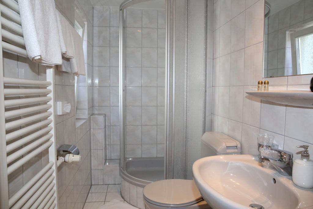 Hotel Zum Weissen Roessel Валдорф Екстериор снимка
